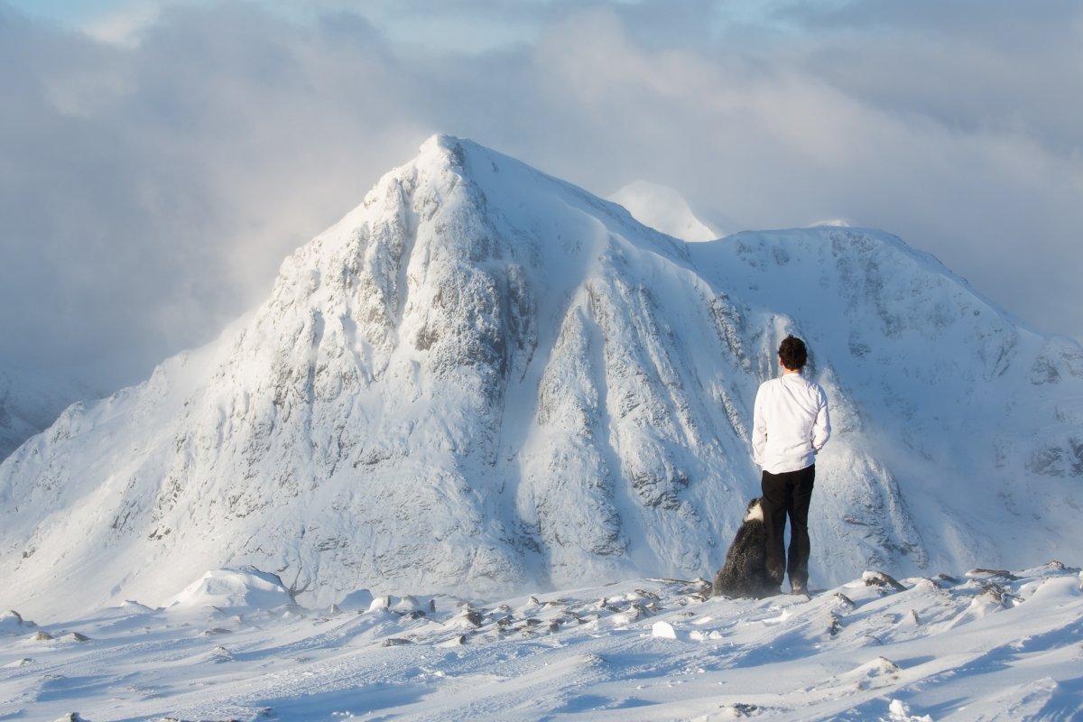 Снежный человек в горах
