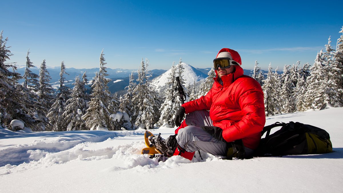 Туристы в горах зимой
