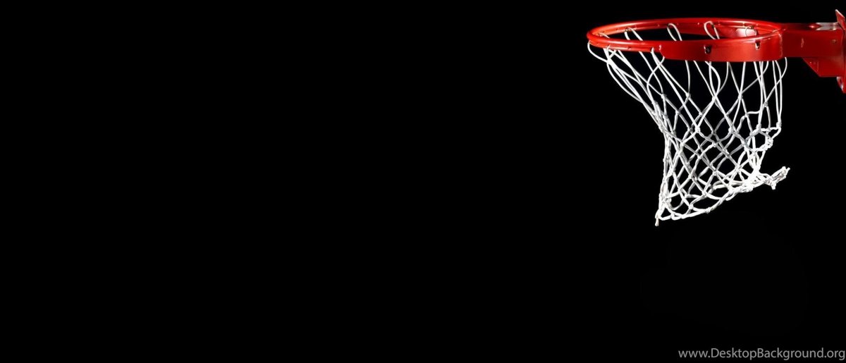 Баскетбольный мяч на черном фоне