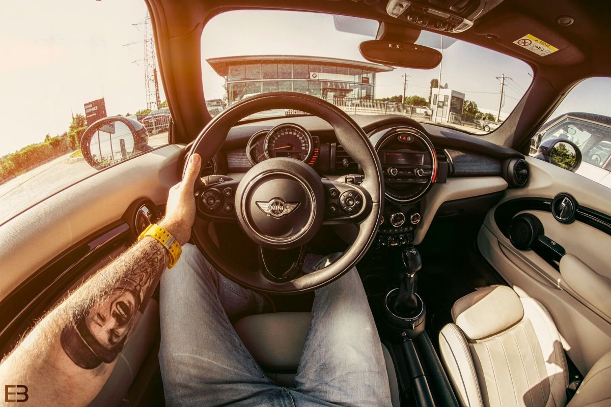 Салон машины руль