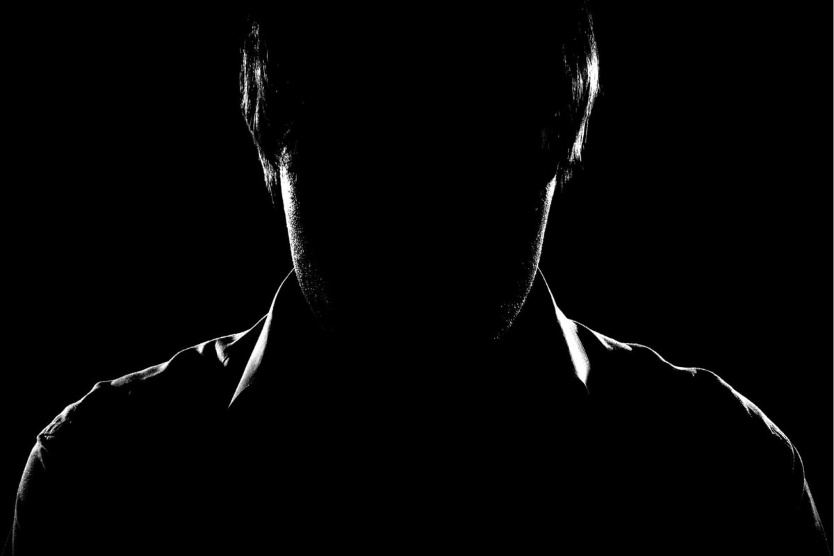 Темный силуэт