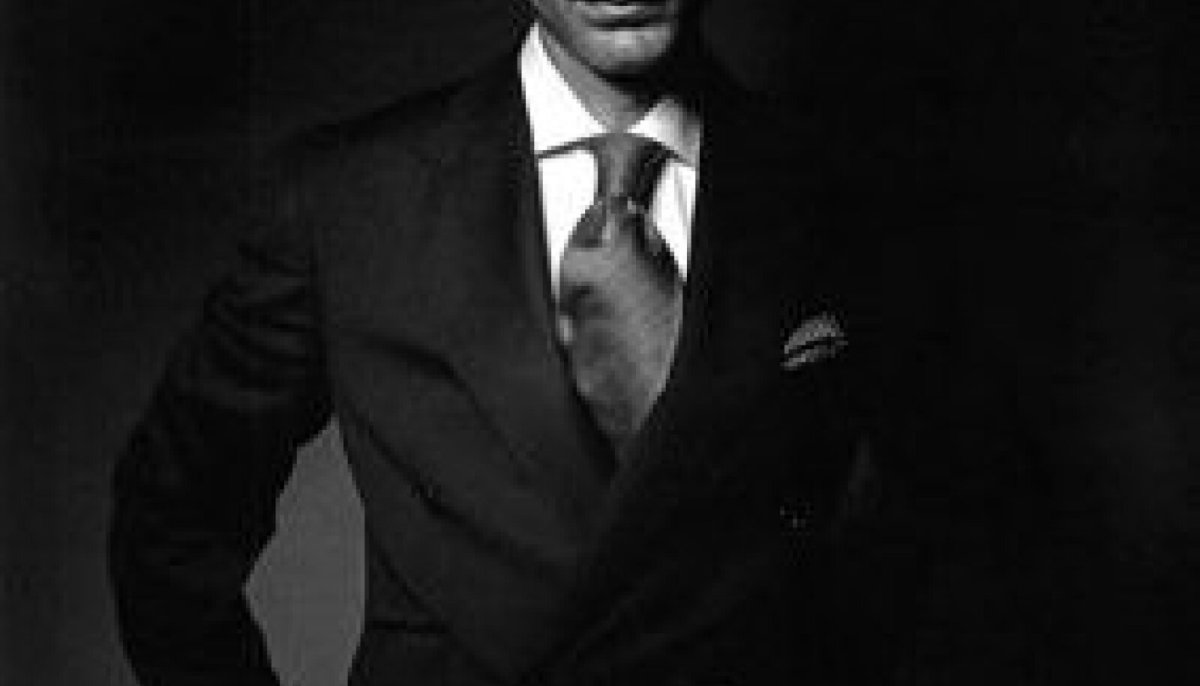 Мужчина в костюме без лица