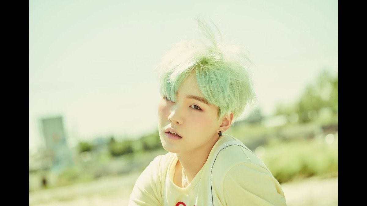 Фото Юнги фон бирюзовый