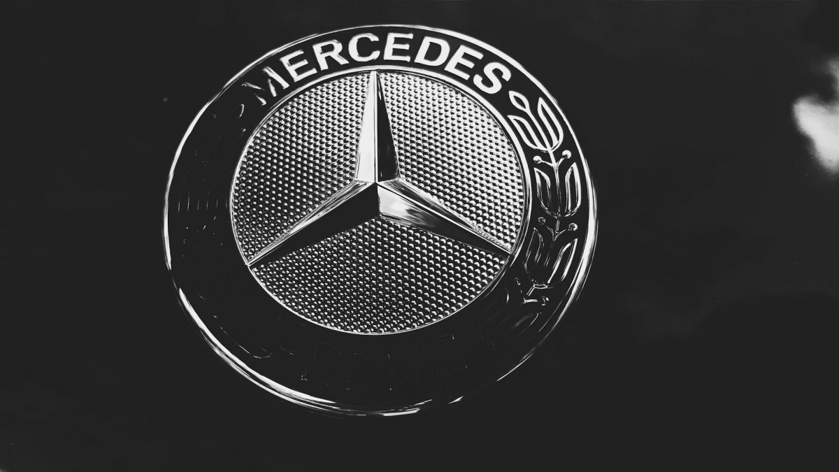 Mercedes Benz logo 2020