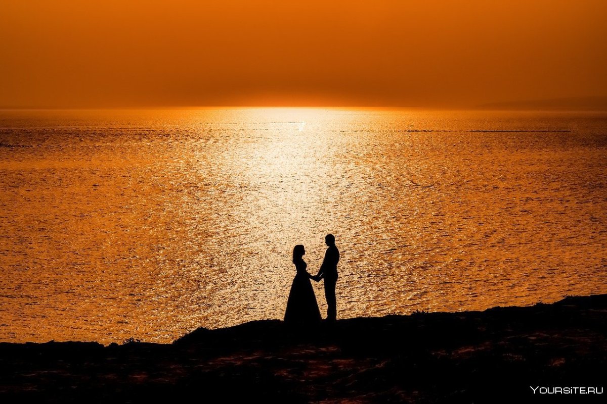 Влюбленные на закате