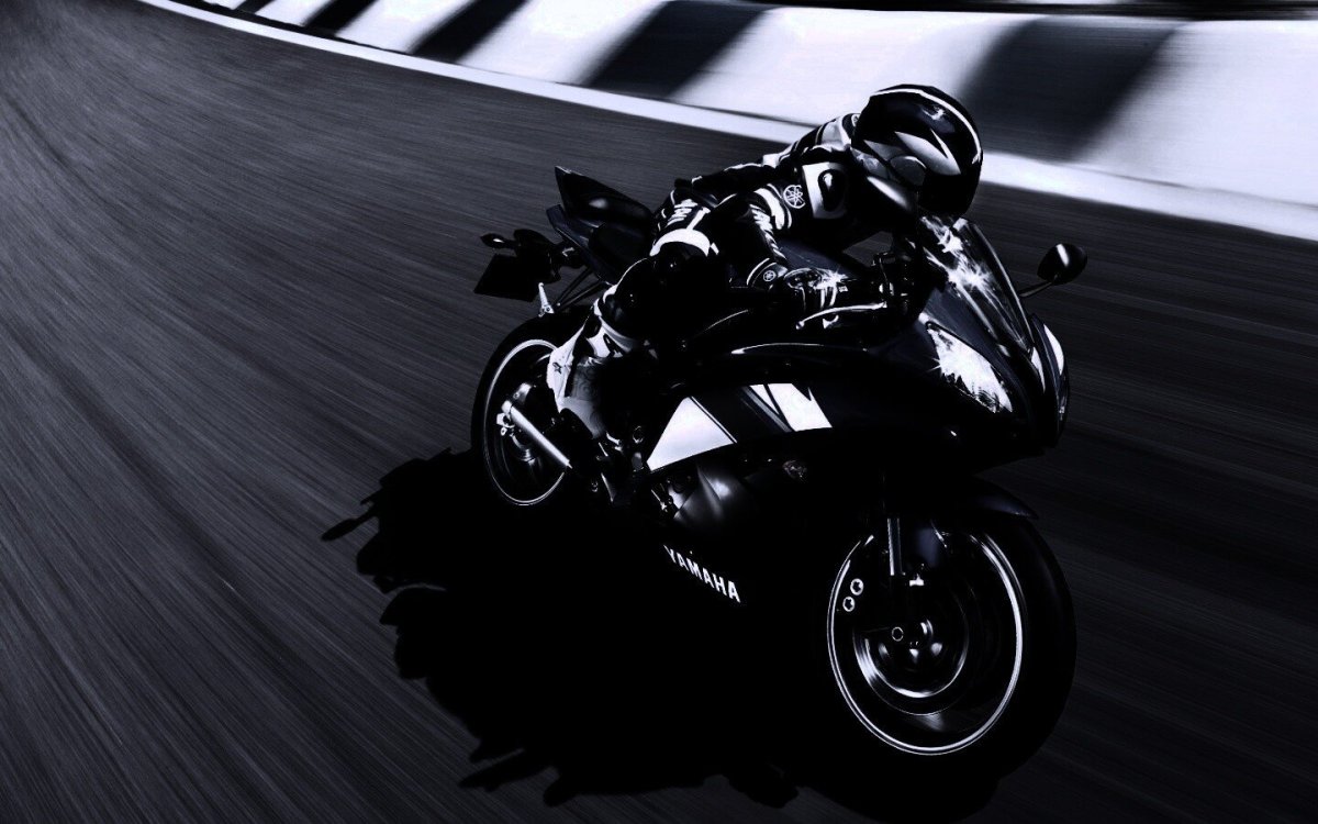 Мотоцикл на берегу моря