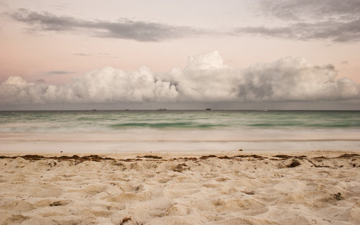 Пляж без людей