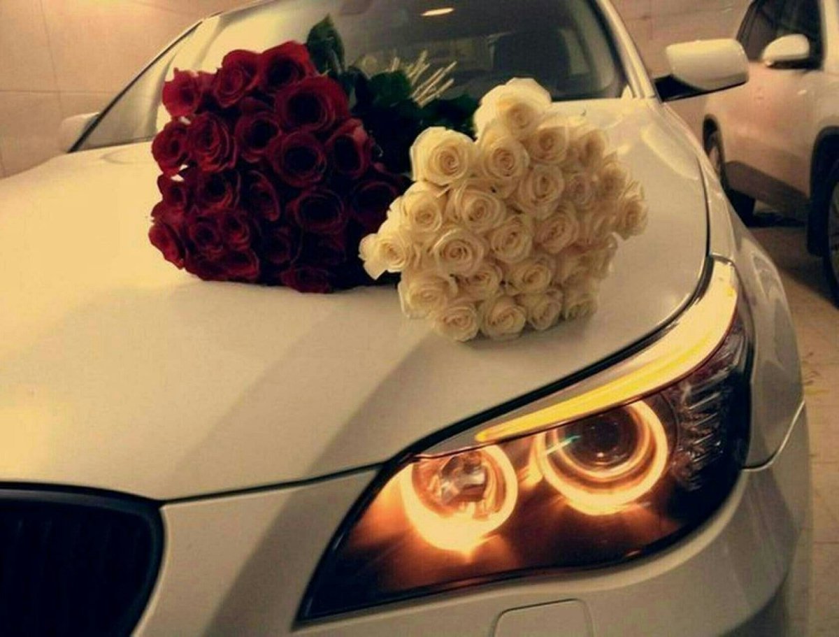 БМВ е60 цветы на капоте