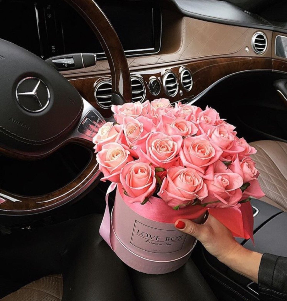 Скромный букет роз