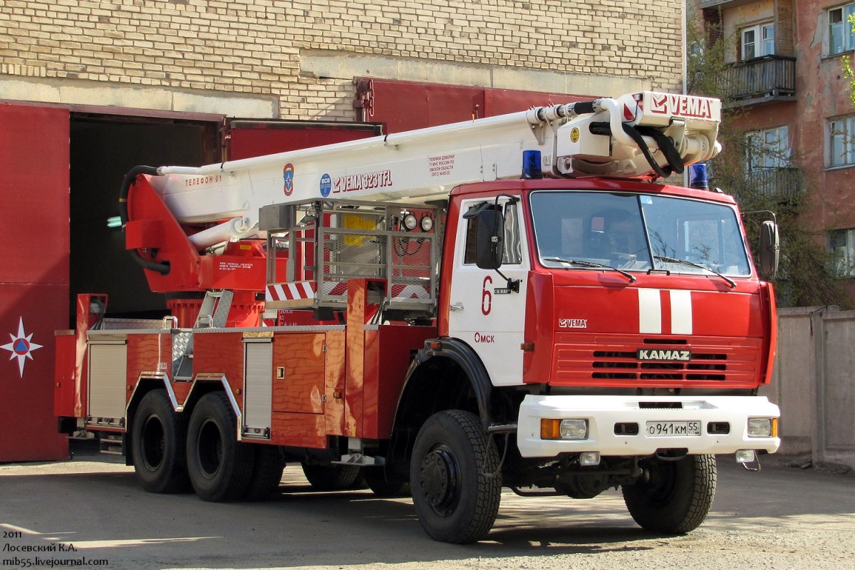 КАМАЗ 5387 С мигалками