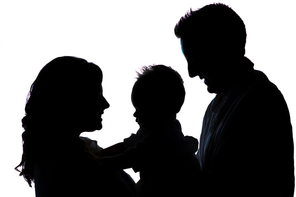 Силуэт родителей с ребенком