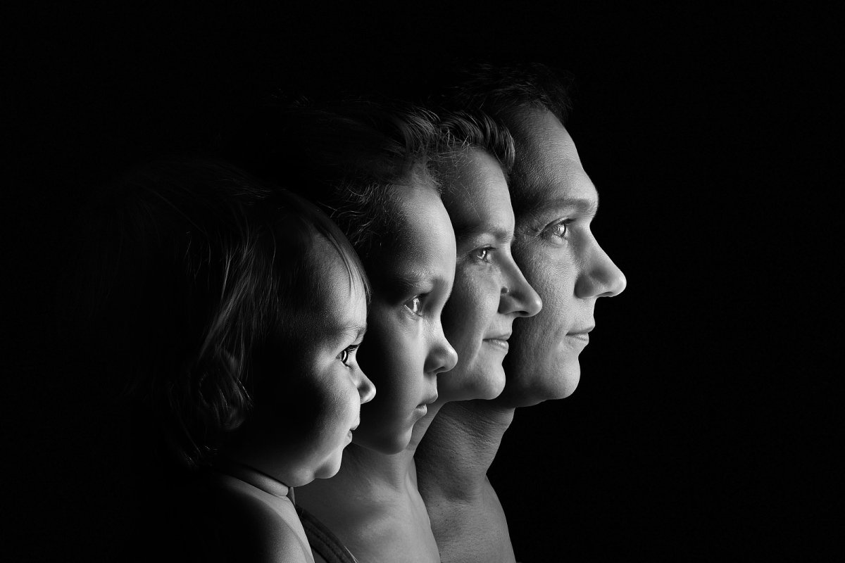 Семья черно белая