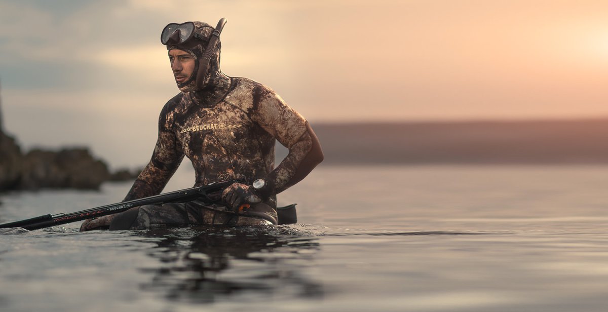 Парень подводная охота