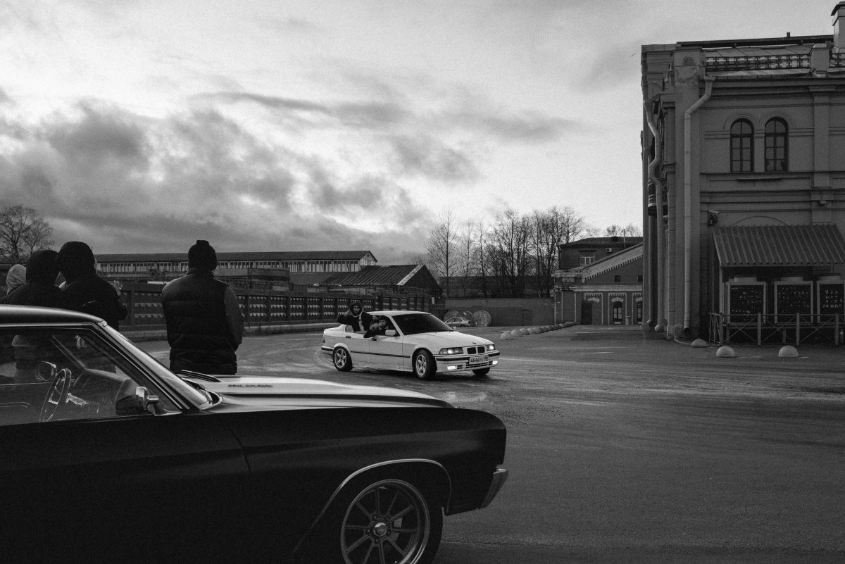 Питерский щит картин с девушкой