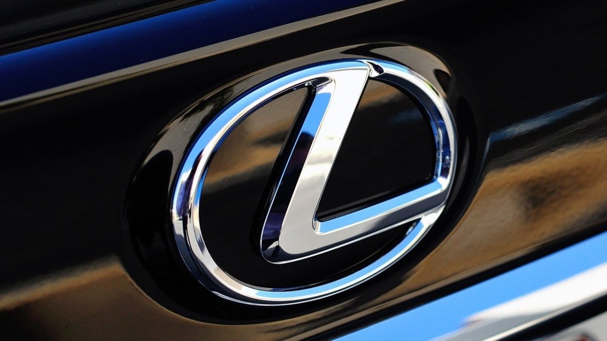 Новый значок Лексус