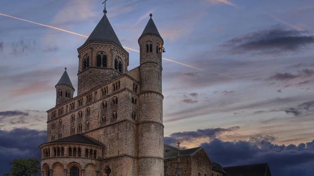 Храм крепость романский стиль