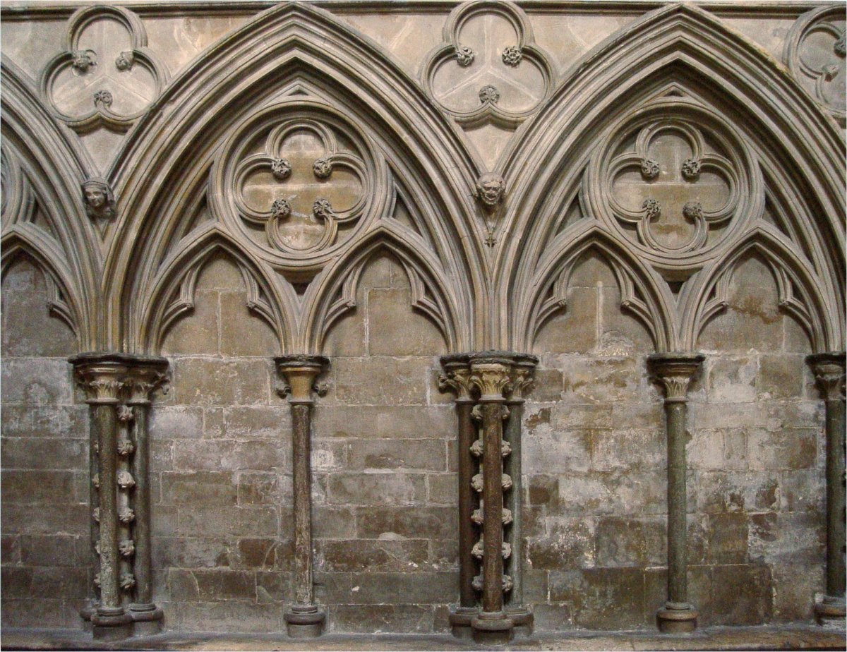 Стрельчатая арка в романской архитектуре