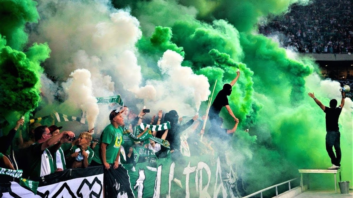 Ультрас с Green фаером