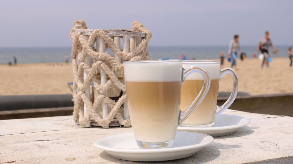Утренний кофе и море