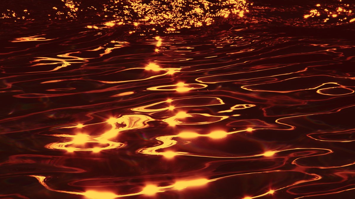 Золотые блики на воде