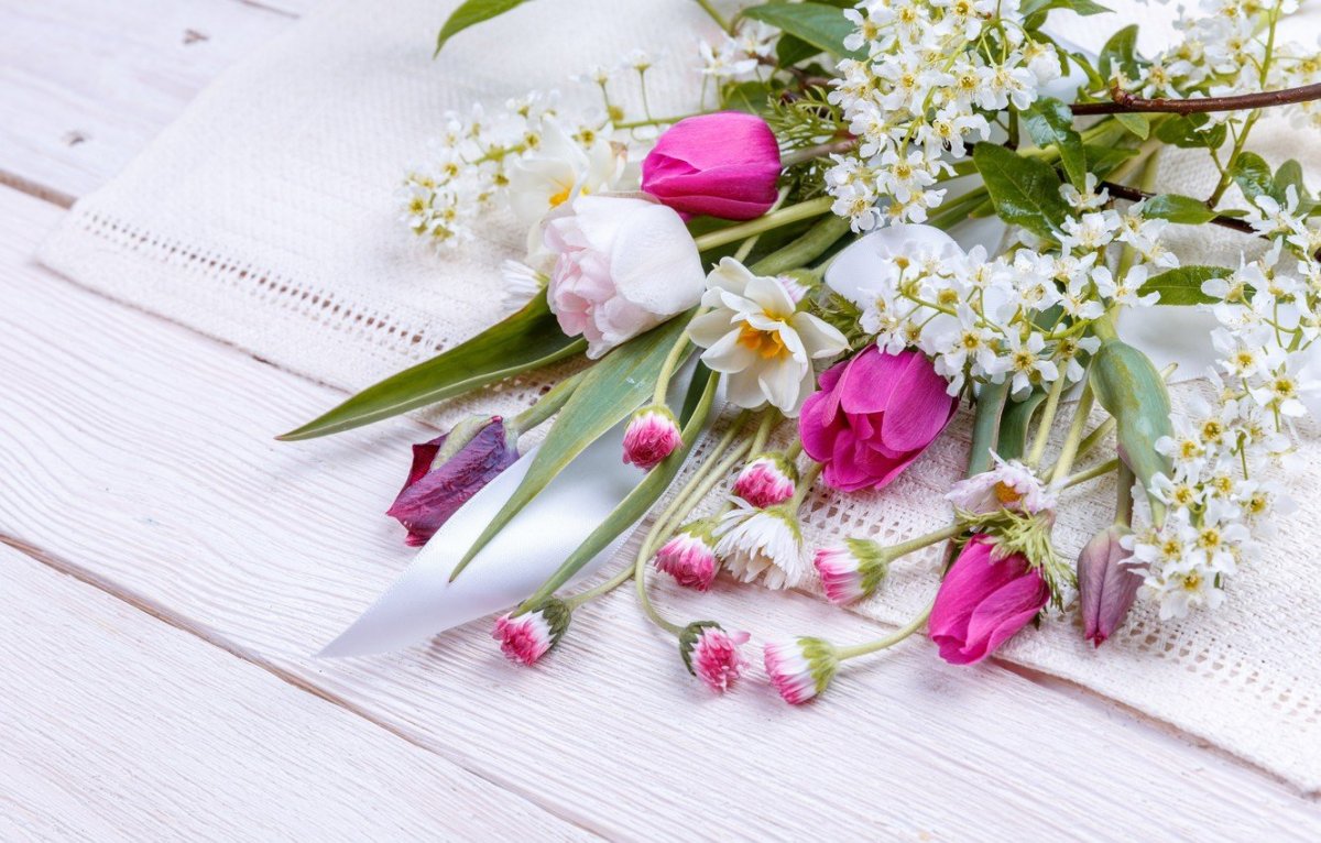 Поздравительный букет цветов