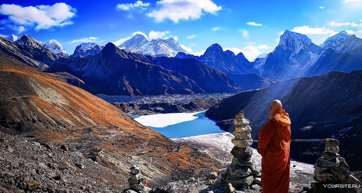 Статуя Будды в горах Тибета