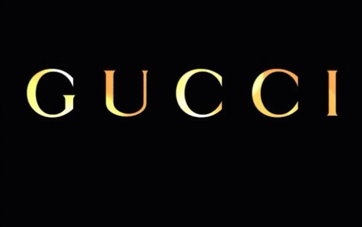 Gucci на черном фоне