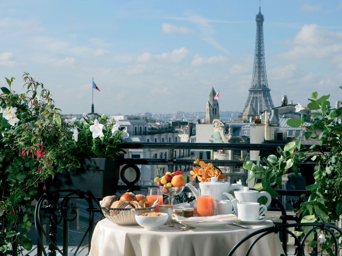 Франция Елисейские поля круассаны