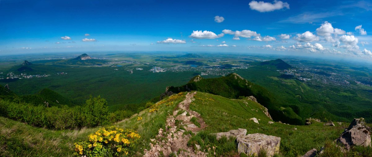 Панорама Кавказского хребта с горы Бештау