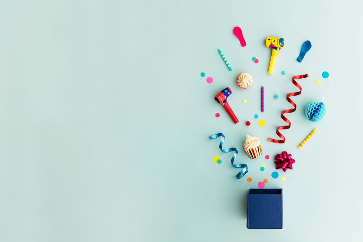 С днем рождения стильный дизайн фон