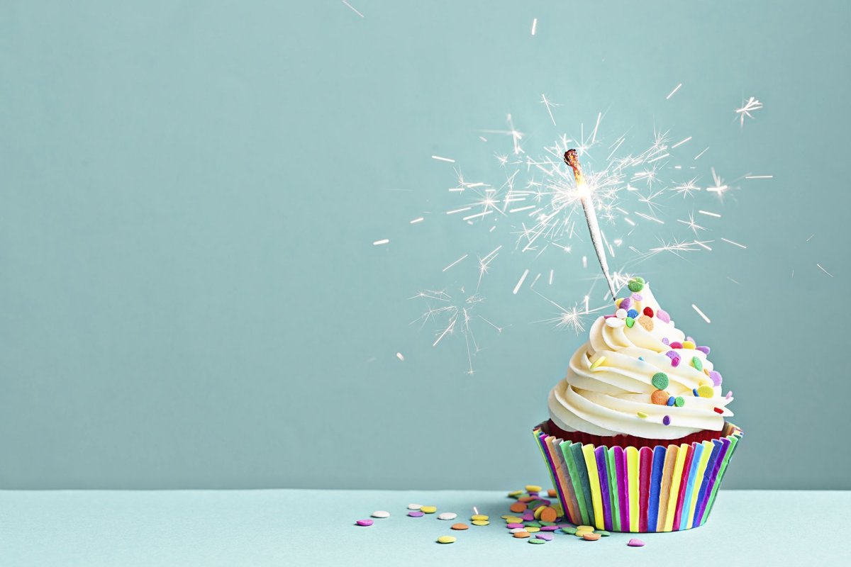 Кекс со свечкой