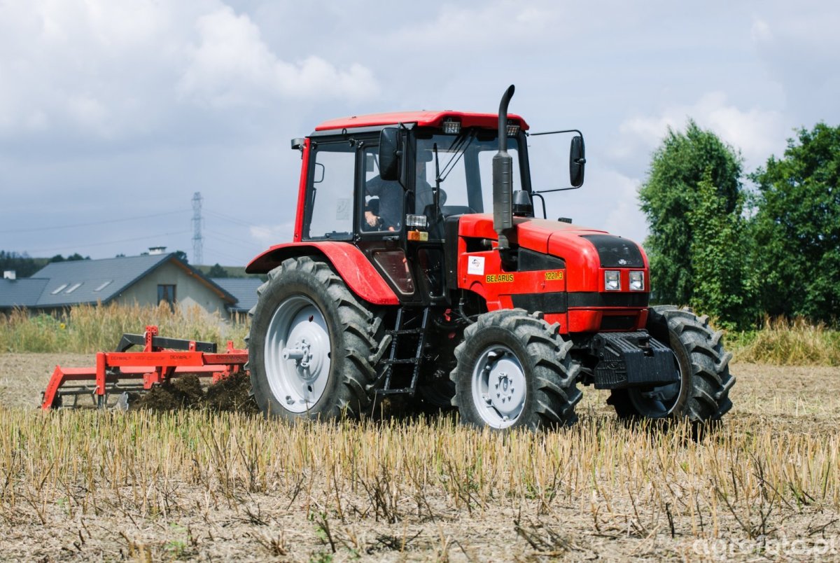 Трактор МТЗ Belarus-1221