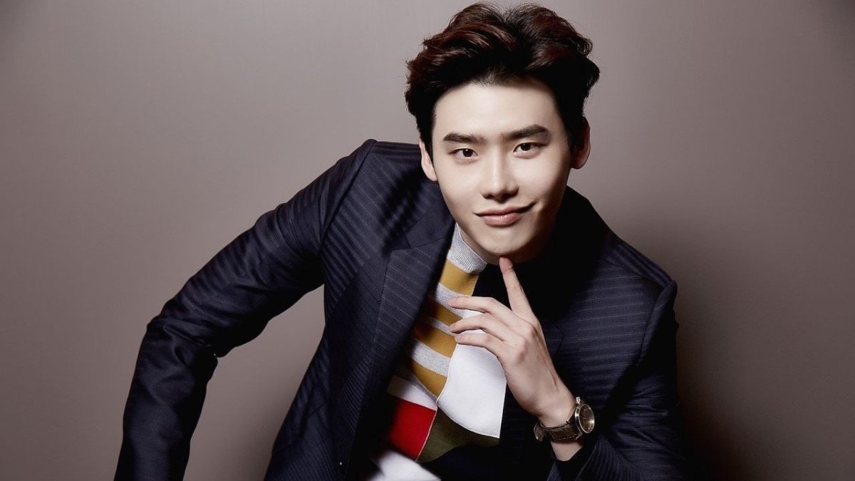 Lee Jong Suk 2022