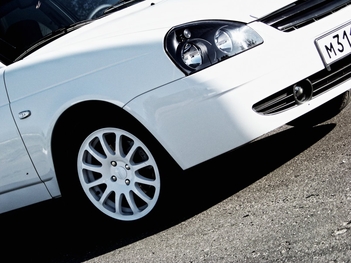 Белая Приора на рабочий стол