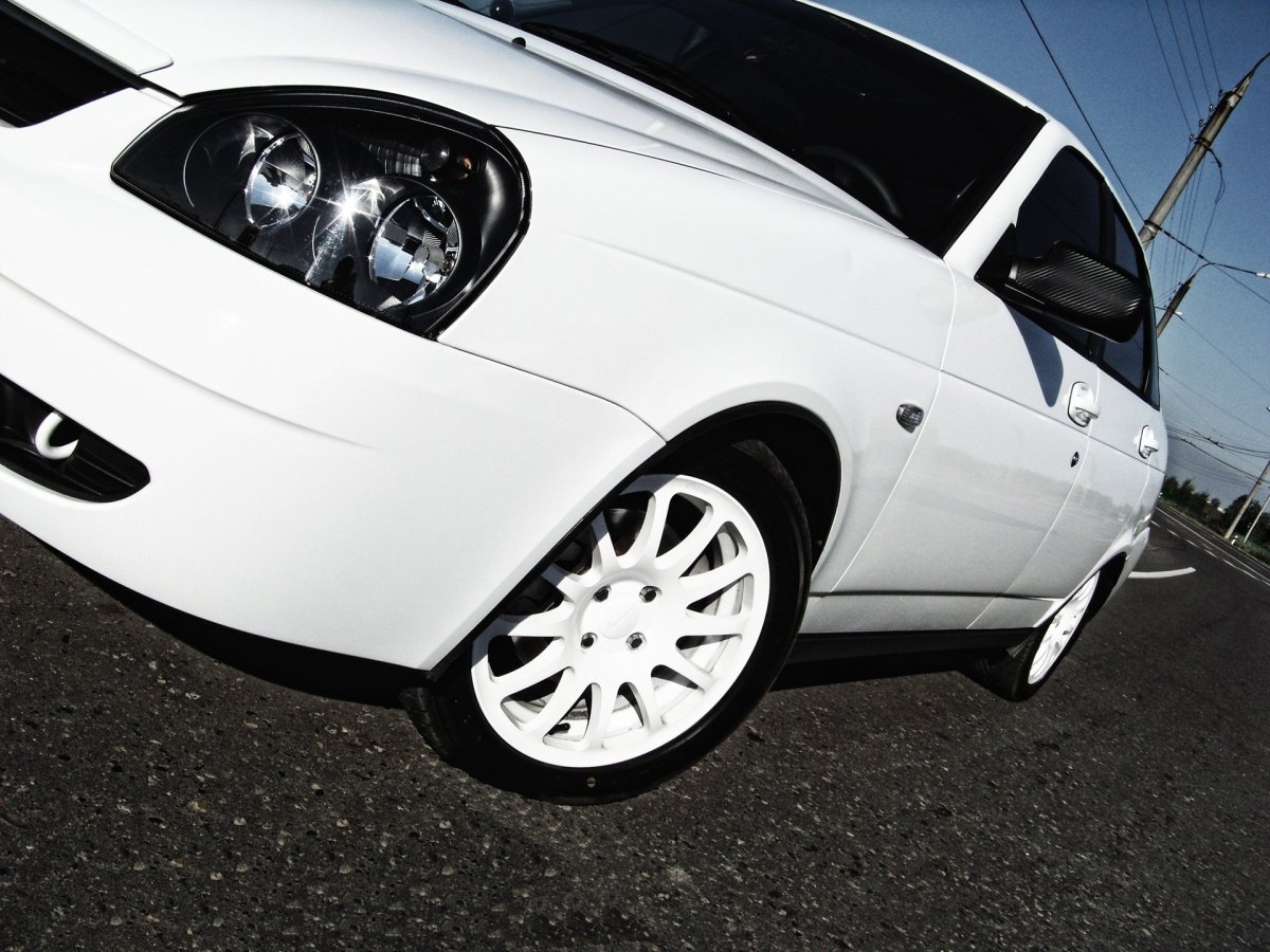 Белая Приора Блэк эдишн