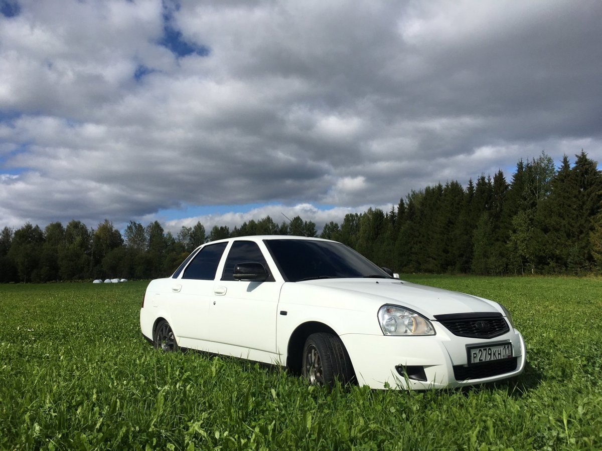Приора 2 хэтчбек белая