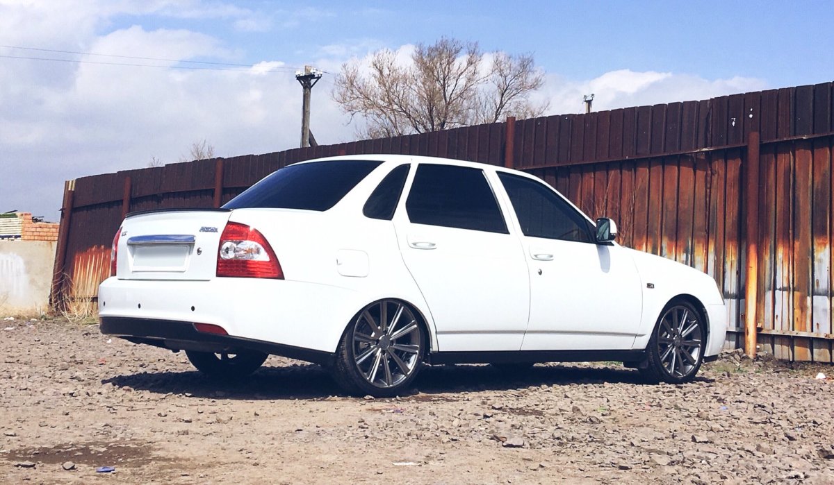 Белая Приора 2014г