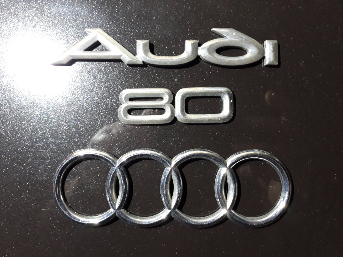 Шильдики на Ауди 80 б3
