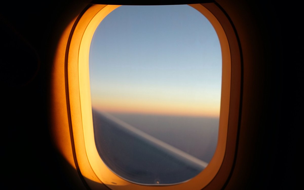 Вид из иллюминатора самолета