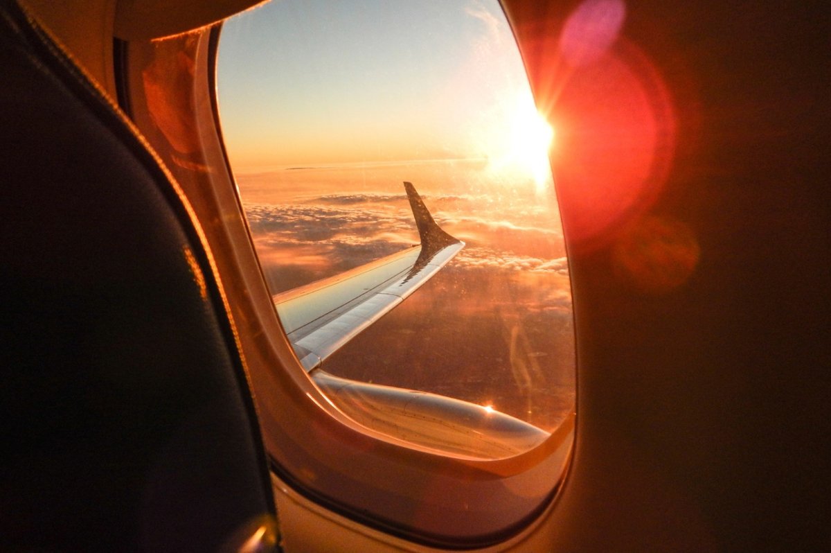 Иллюминатор самолета