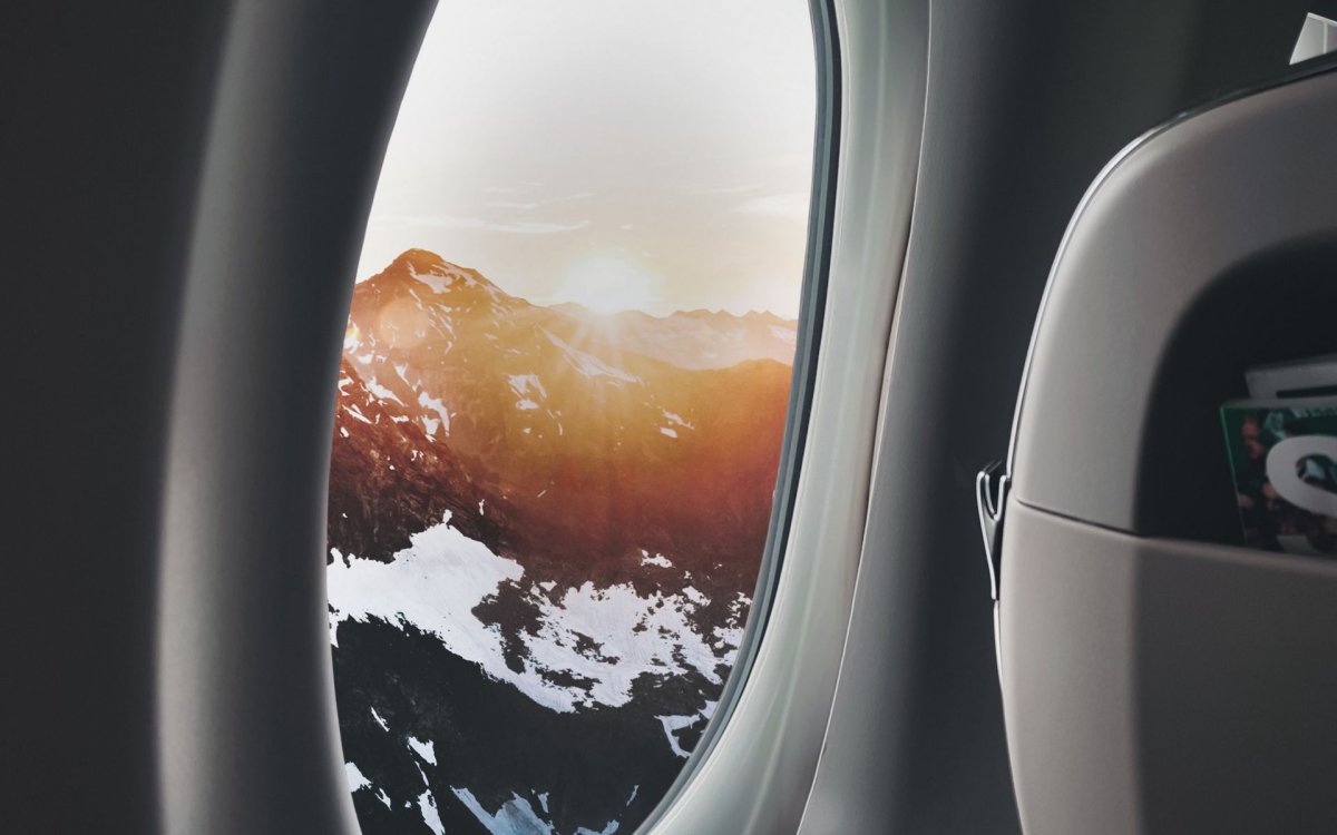 Закат из иллюминатора самолета