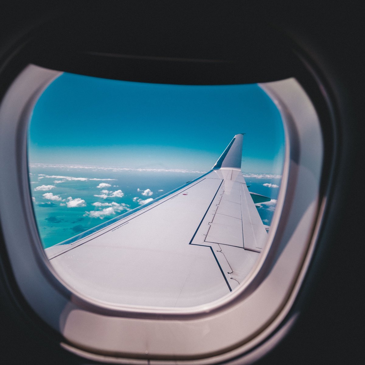 Вид из иллюминатора самолета