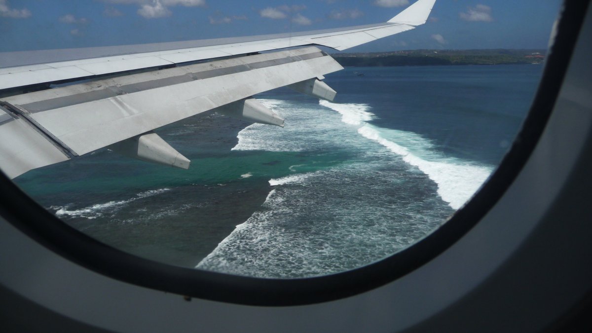 Иллюминатор самолета