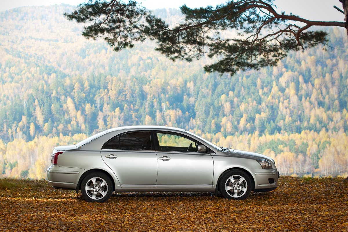 Toyota Avensis купе