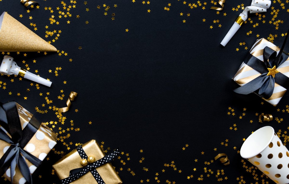 Подарок на темном фоне