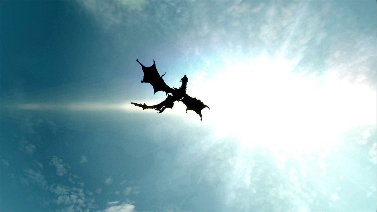 Дракон летит в небе