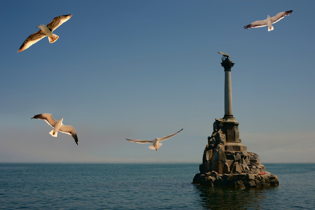 Памятник затопленным кораблям в Севастополе