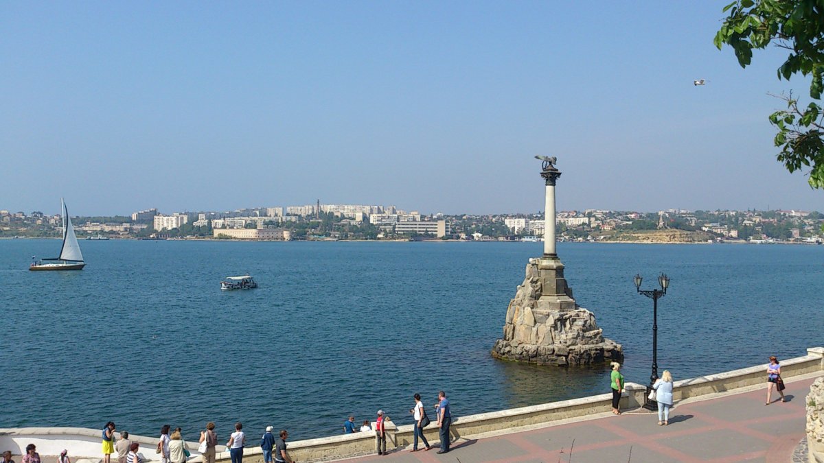 Памятник затопленным кораблям