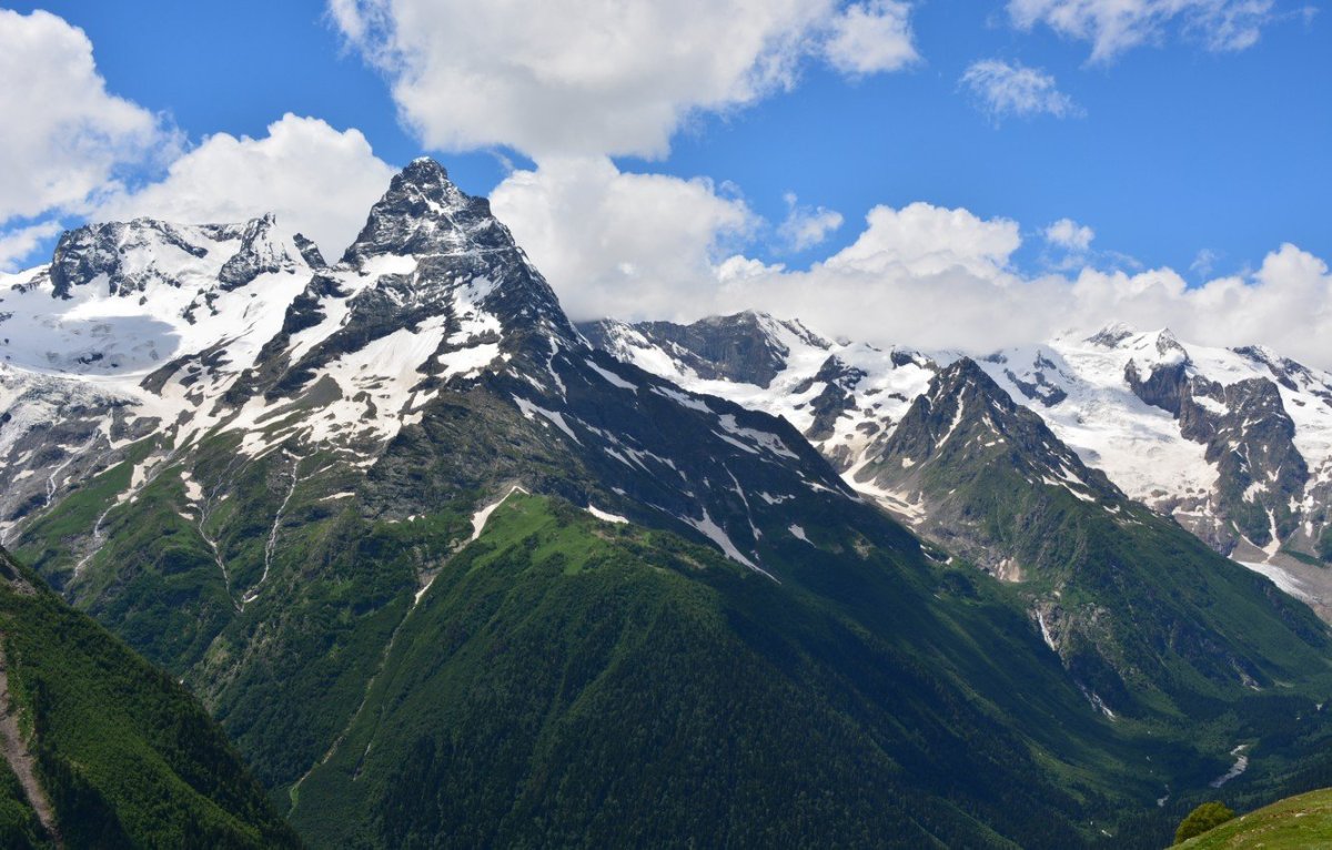 Кавказский хребет Домбай