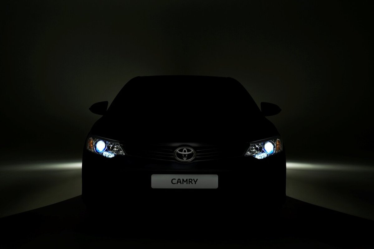 Тойота Камри 2008 в темноте